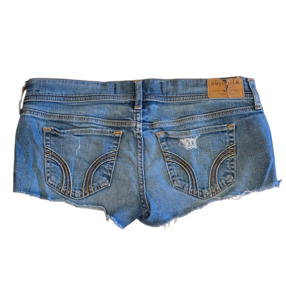 Hollister Y2K Distressed Low-Rise Denim Jean Shorts Size 3 - Picture 2 of 6